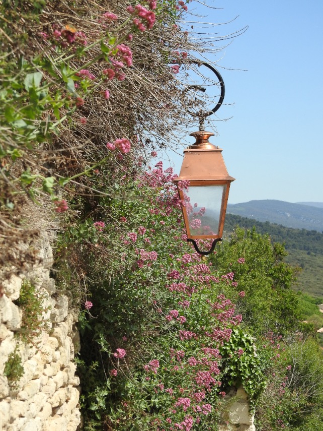 Lampadaire village de Gordes Provence 30.04.2015