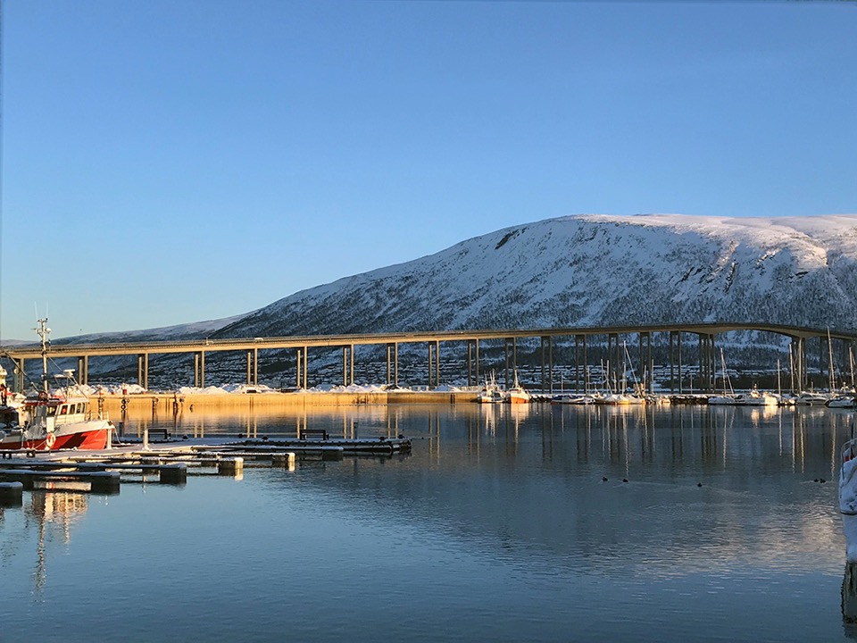 Couché de soleil près de l'île Norde Rosøya latitude 65° 50' 25'' longitude 12° 21' 25'' 11.02.19